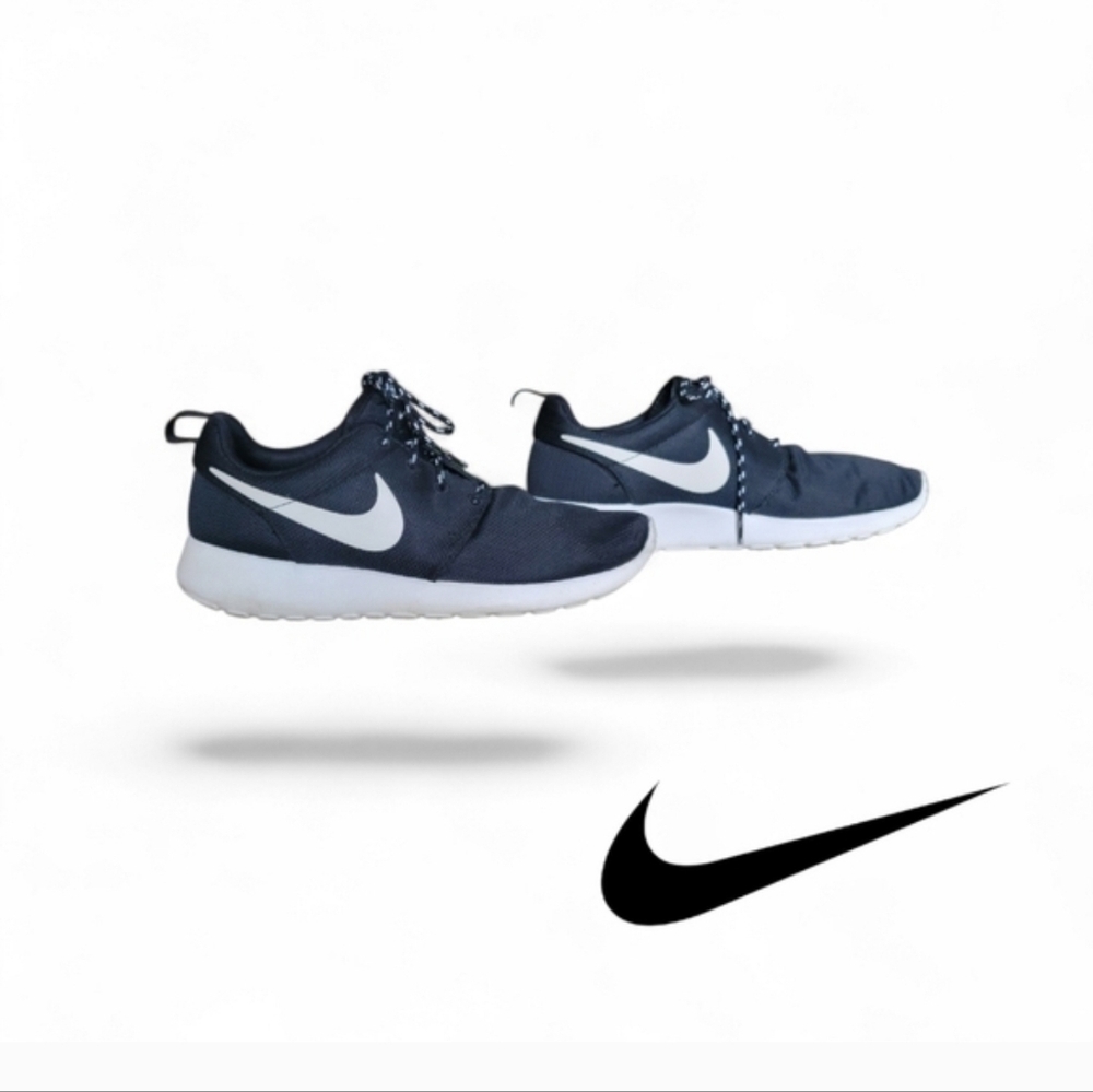 Nike Roshe One Women's Sneakers in Black & White. Size 7.5 Good Condition - Picture 13 of 16